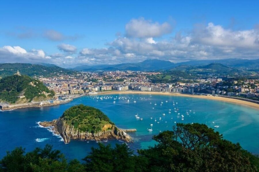 San Sebastian : Must-See Attractions Walking Tour - Highlights of the Old Town and Main Landmarks