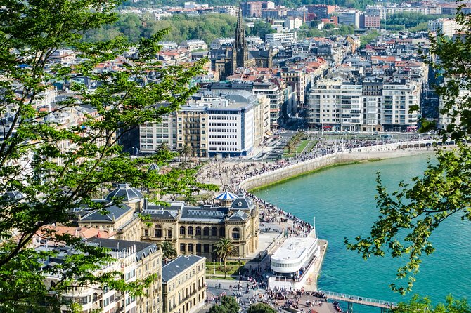 San Sebastian Scavenger Hunt and Highlights Self-Guided Tour - Flexibility to Start and End at the Same Point