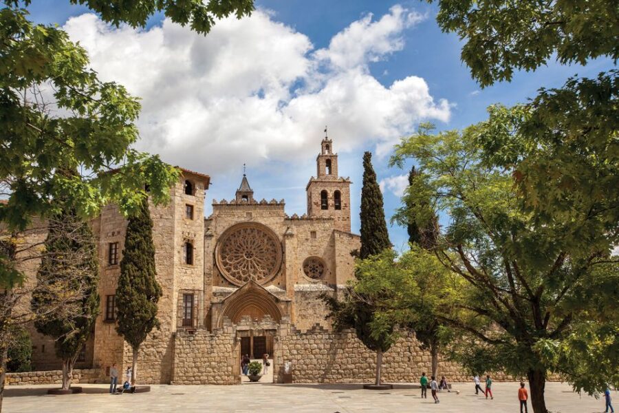 Sant Cugat del Valles: Monastery Admission with Audioguide - The Sant Cugat Monastery: An Architectural Marvel in Catalonia