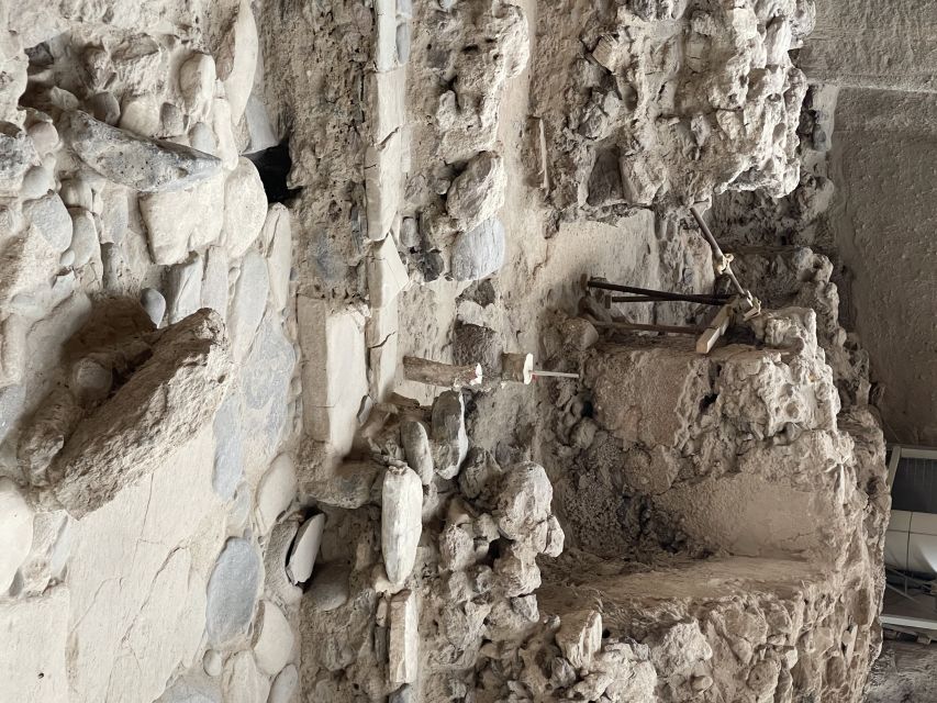 Santorini: Akrotiri Private Guided Tour with Hotel Pick-Up - From Hotel Pickup to the Entrance of Akrotiri