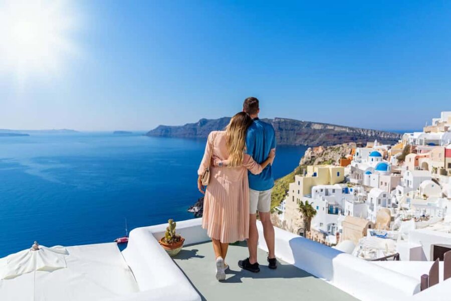 Santorini Couple Photography: Timeless Moments last forever - Personalized Photoshoot with Local Expertise