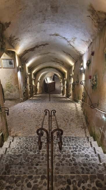 Santorini: Family Island Tour with Winery Museum Experience - Visiting Kamari and Thira for a Complete Island Experience