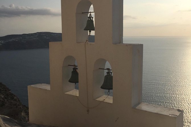 Santorini Local Tour - Exploring the Venetian Castle of St Nicholas in Oia