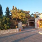 Santorini: Lost Atlantis, Beaches & Wine Tasting Tour - Santorinian Wine Tasting and Three-Course Lunch