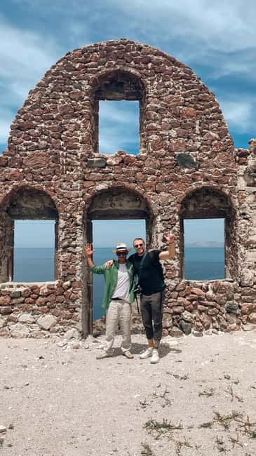 Santorini: Private 3-Hour Highlights Guided Tour with Pickup - Oia: The Iconic Village in Depth