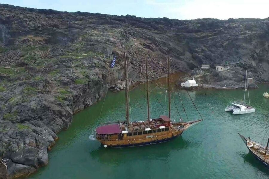 Santorini: Volcanic Sunset Cruise with Dinner - Starting Point and Tour Options in Santorini