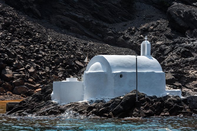 Santorini Volcano and Hot Springs Cruise Tour from Fira Old Port - Visiting the Active Volcano of Nea Kameni