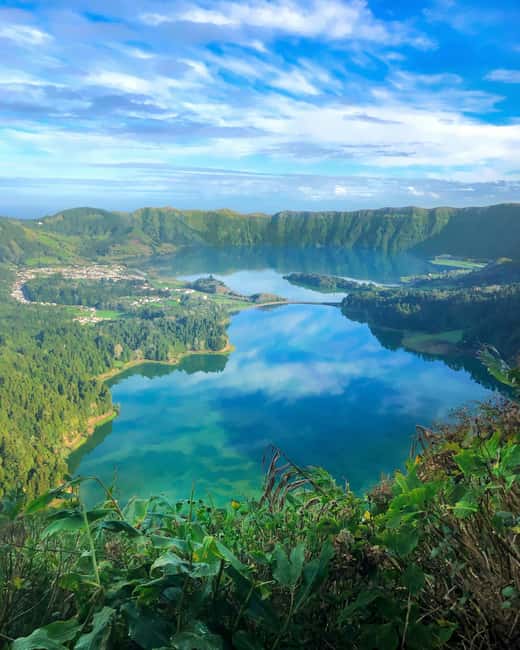 Sao Miguel Island: Sete Cidades and Lagoa do Fogo Tour - Visiting the Pineapple Plantation and Local Culture