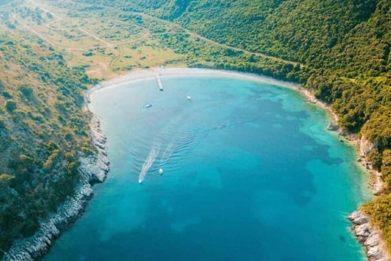 Sarandë: Boat Tour at Kroreza & Hidden Caves with Snorkeling - The Speedboat and Onboard Comforts