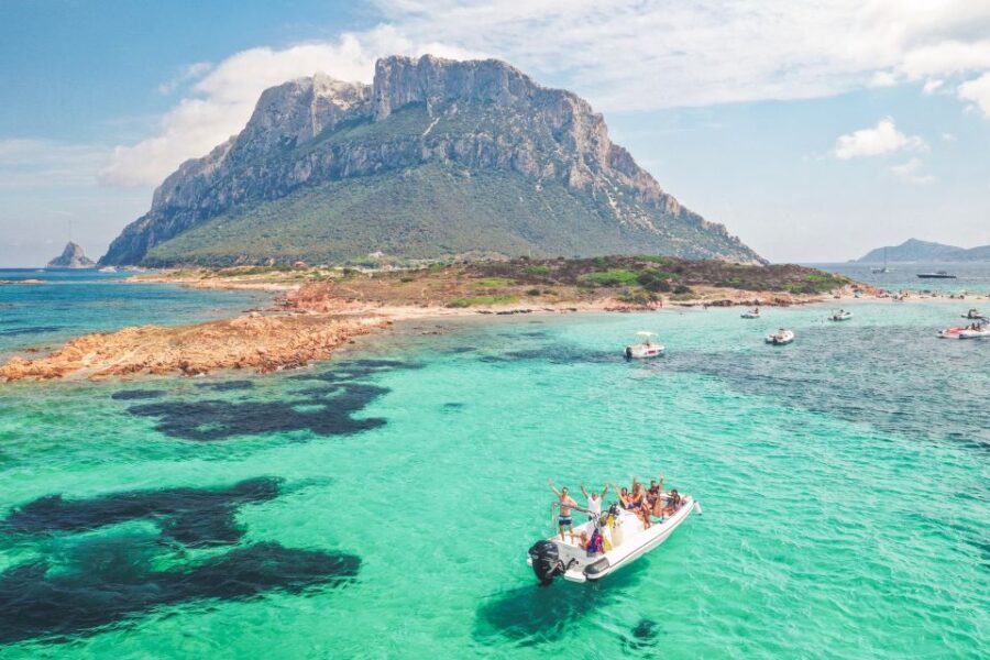 Sardegna: Tavolara Boat Tour with Snorkeling - What the Yacht Is Equipped With for Comfort and Convenience
