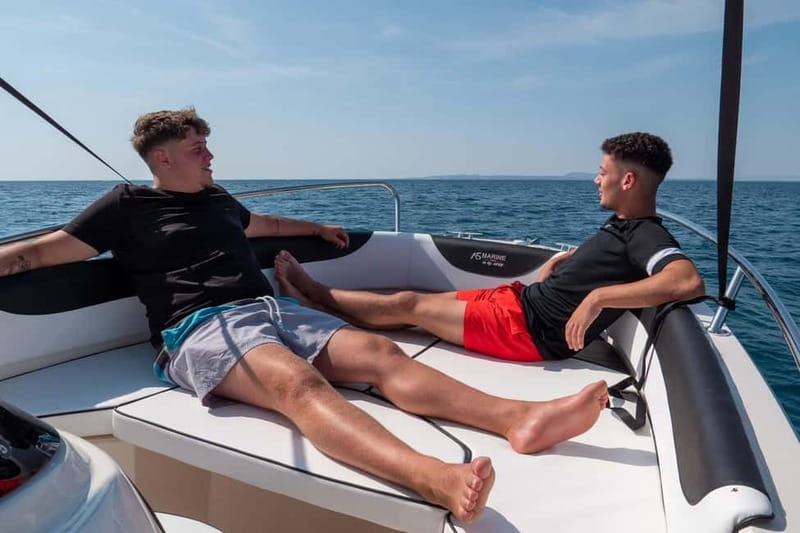 Scenic Boat Ride and Coastal Adventure in Sitges + Transport - Discover Iconic Landmarks from the Sea