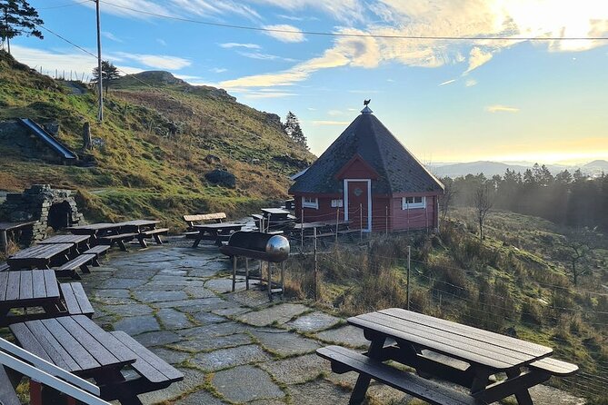 Scenic tour to Steinsfjellet, locals at Kringsjå & Rising Tide - The Moderate Walk to Kringsjå Farm
