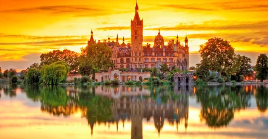 Schwerin: City Highlights Guided Tour - Starting Point and Tour Duration in Schwerin’s Old Town