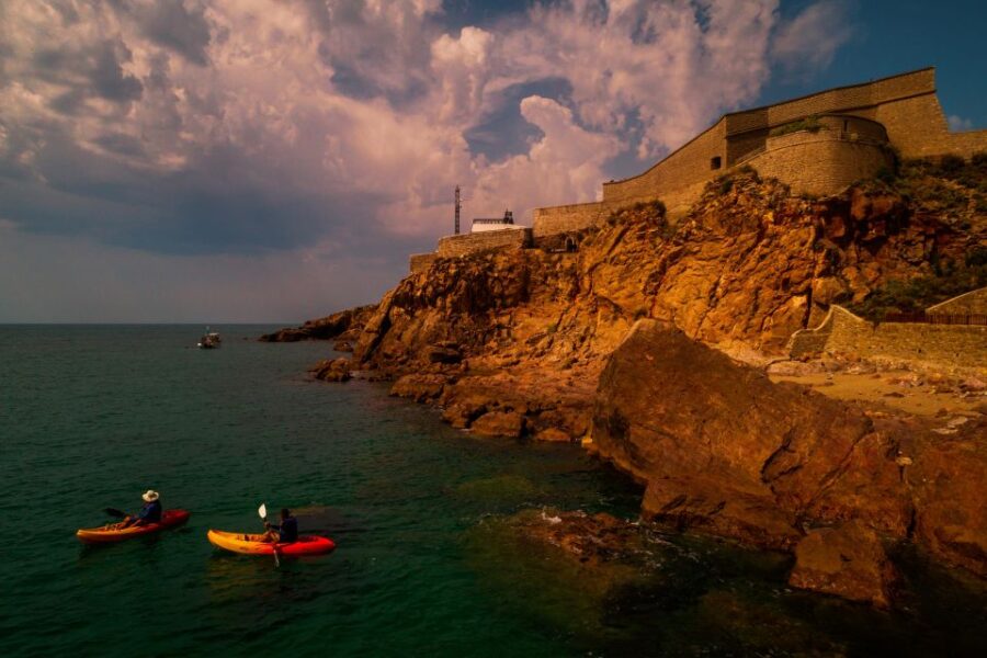 Sea kayak tour: Sète, the French pearl of the Mediterranean - Navigating Sètes Marine Caves and Rocky Cliffs