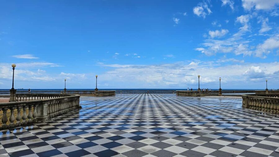 Secret Livorno: A Walking Journey Through History, Canals, and Legends - Admiring the Grandeur of Fortezza Vecchia