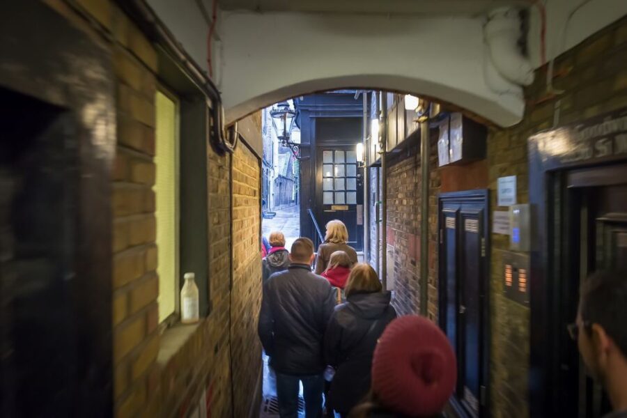 Secrets of London Walking Tour - Exploring Old Gas-Lit Alleyways and Victorian Pubs