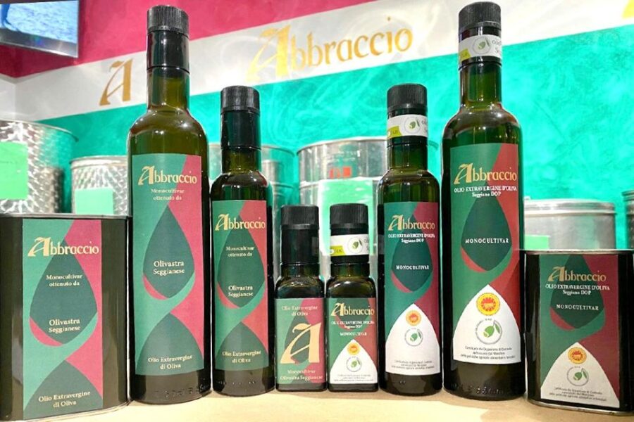 Seggiano: Typical Tuscan Farm Tour with Olive Oil Tasting - Exploring Olio Abbraccio’s Farm Grounds