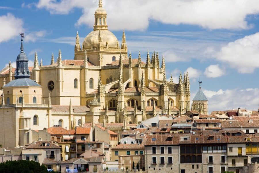 Segovia: Self-Guided Audio Tour on Your Phone - Navigating Segovia with the App