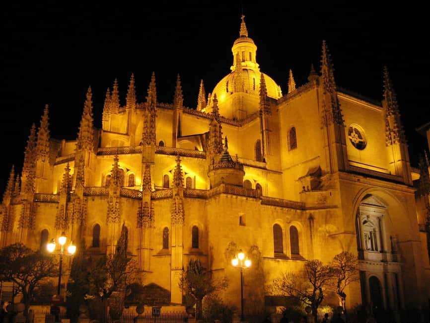 Segovia's Legends and Mysteries Tour in Spanish - The Tour’s Meeting Point and Accessibility