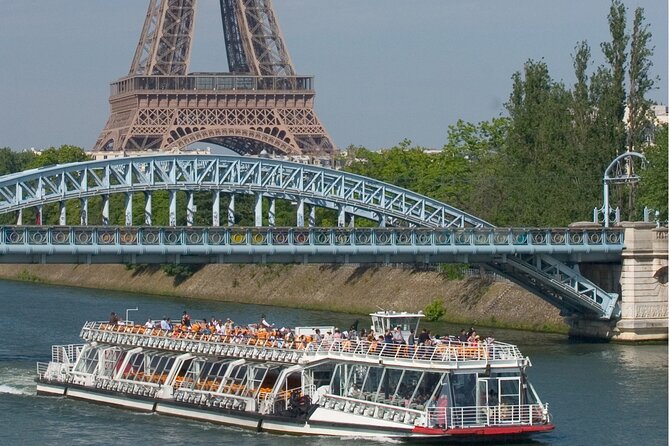 Seine River Cruise flexible ticket with Audio in Paris - 1 Hour - What to Expect During the 1-Hour Seine River Cruise