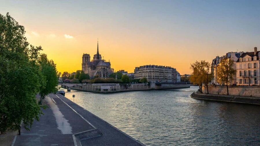 Seine River Cruise with Free Notre Dame Digital AudioGuide - Experience the Seine’s Famous Landmarks from the Water