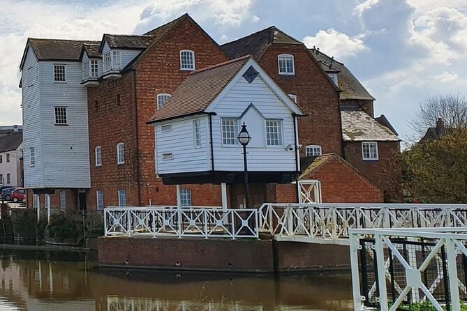 Self Guided Walk from Tewkesbury Abbey to Victoria Gardens - A Dickensian Coaching Inn with Literary Ties
