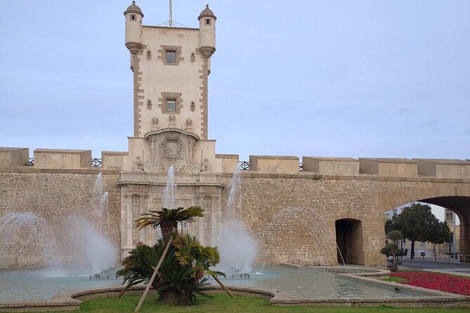 Self Guided Walking Tour of Charming Cadiz - Visiting the Turtle Fountain in Plaza de las Tortugas