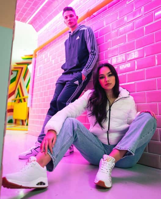 Selfie Museum Date With Champagne & Photos & Cinnamon Rolls - The Selfie Museum in Budapest: A Colorful Photo Wonderland