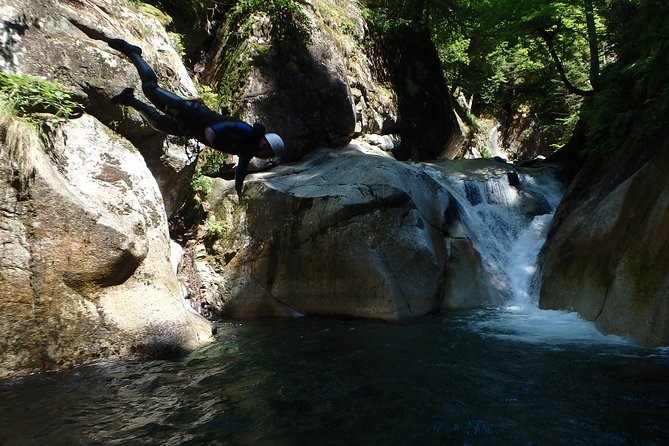 Sensation canyon in the Ossau valley in Laruns (64440) - Route Highlights: Jumps, Toboggans, and Natural Water Slides