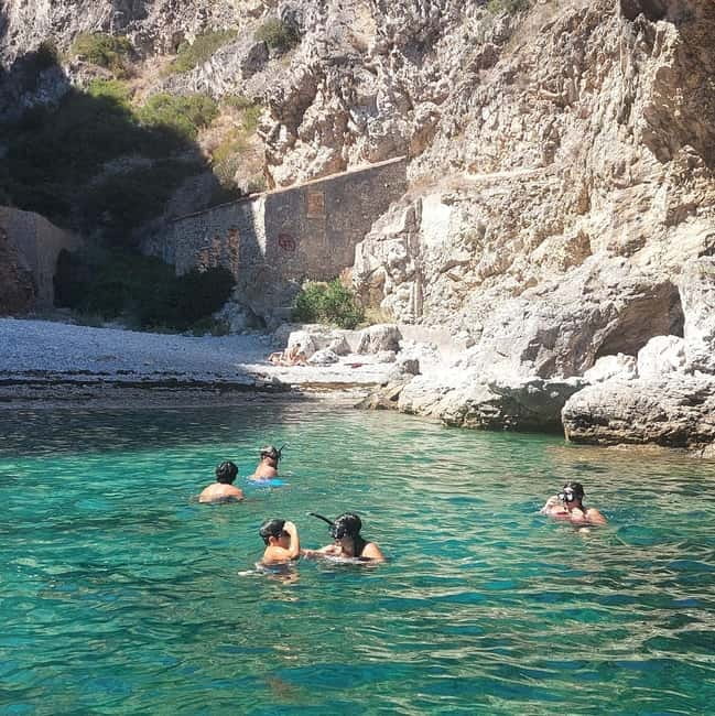 Sesimbra: Private boat trip in the Arrábida Natural Park. - Discovering the Crystalline Waters of Armação Bay