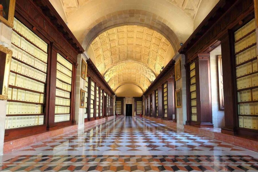 Seville: Archive of the Indies Guided Tour - Visiting the Building’s Exterior and Its Surroundings