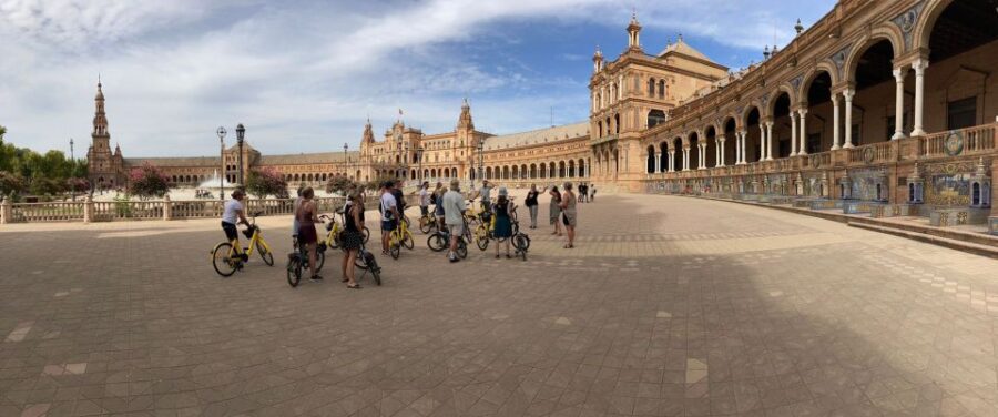 Seville: Bike Rental for a Day - The Starting Point: Plaza de Santa Cruz