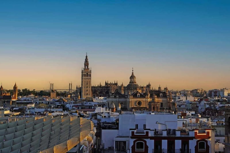 Seville: Cathedral and Giralda Guided Tour with Tapas - The Tapas Experience at a Traditional Seville Restaurant