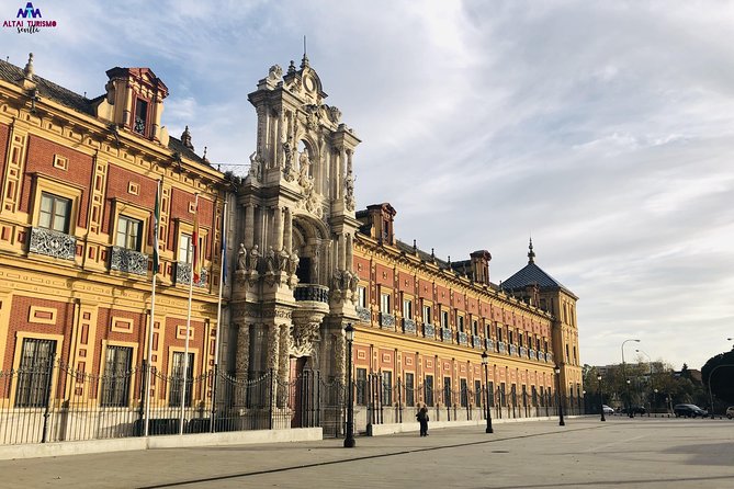 Seville Guided Horse Carriage Private Tour - The Historical Heart: Plaza del Triunfo and the Alcazar