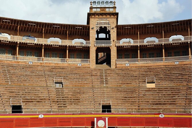 Seville Maestranza Bullring Tour with Audio Guide - Viewing the Arena and Imagining the Fight