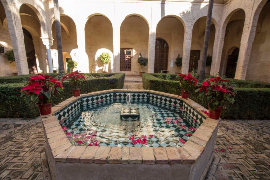 Seville: Palacio de Las Dueñas Entry Ticket and Guided Tour - The History and Architecture of Palacio de Las Dueñas