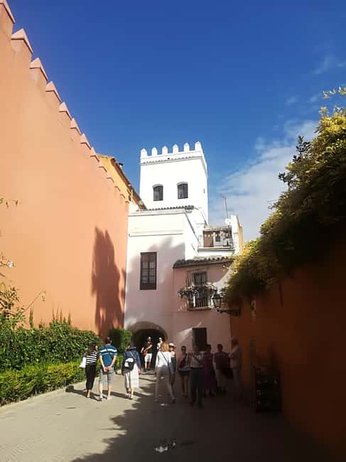 Seville: Tiny-Group Medieval Quarter Discovery Walking Tour - Exploring Santa Cruz’s Narrow Streets and Picturesque Plazas