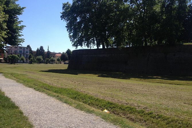 shore excursion from Livorno to Pisa and Lucca - Transition to Lucca and Its Enclosed Charm