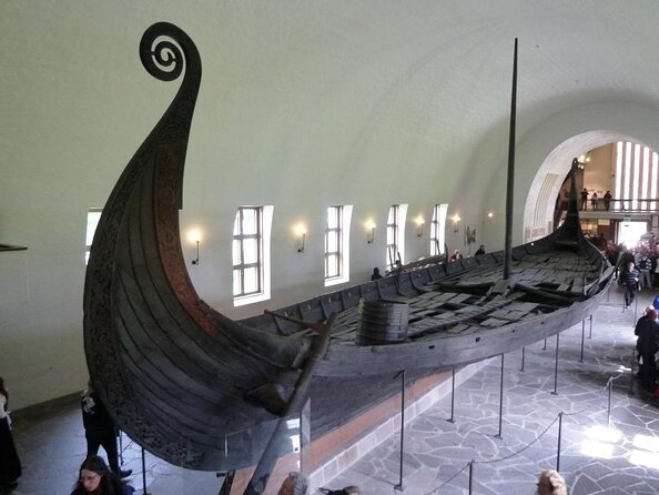 Sightseeing Private Tour of Oslo and Viking Ship Museum - Discovering Akershus Castle and Fortress