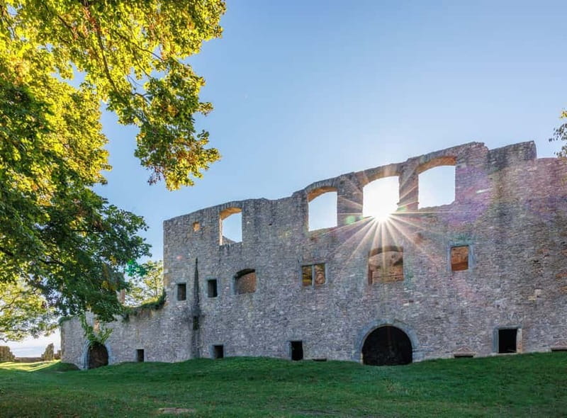 Singen: Guided tour of the Hohentwiel fortress ruins with a castle researcher - Discovering the History of the Hohentwiel Fortress