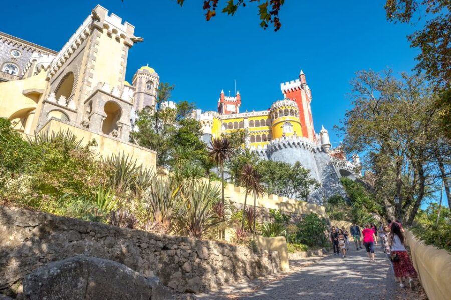 Sintra and Cascais Small Group Tour from Lisbon - Discovering Sintra’s Palace and Gardens