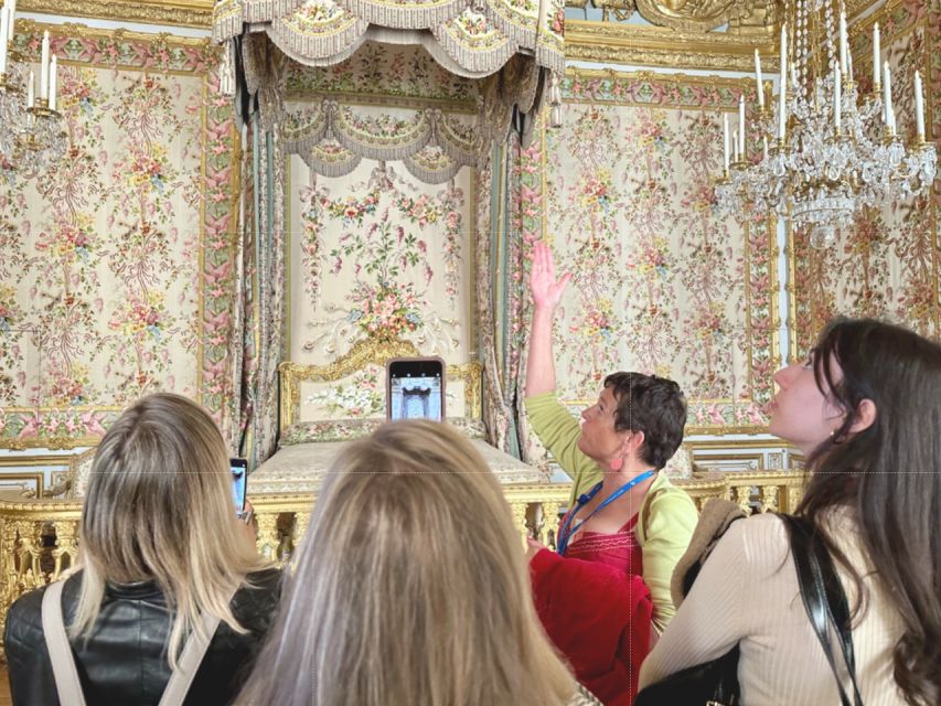 Skip-the-Line Versailles Palace & Garden Tour with Transport - Exploring the Royal Apartments and Hall of Mirrors