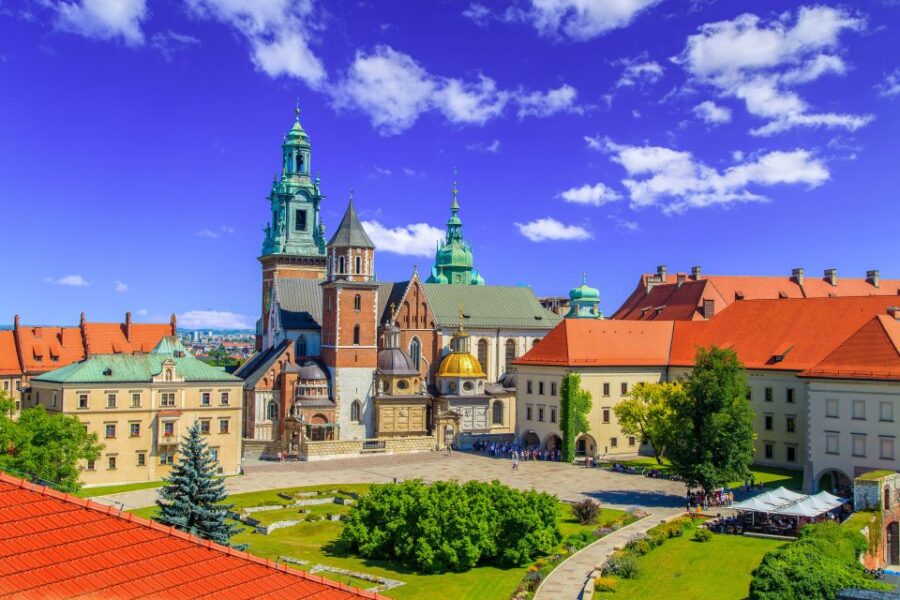 Skip-the-Line Wawel Castle Chambers Private Tour - Exploring Wawel Hill and the Castle Exterior