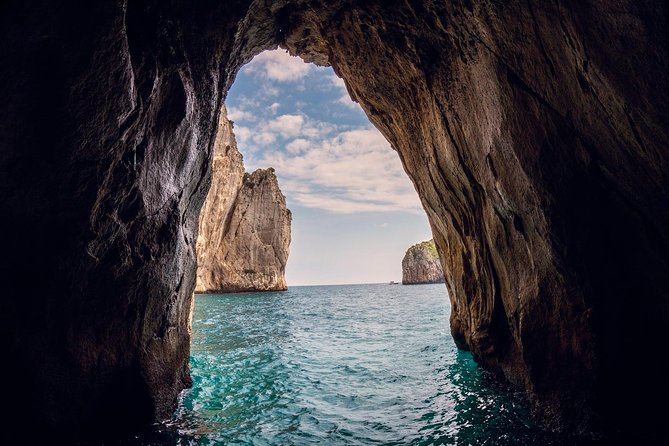 Small Group Capri Island Boat Ride with Swimming and Limoncello - The Itinerary: Landmarks and Stops in Detail