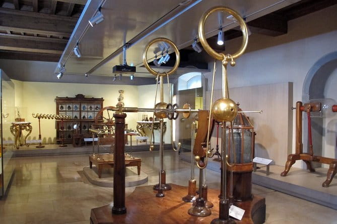 Small-group Guided tour of Galileo's Museum - Discover the Galileo Museum’s Location and Setting