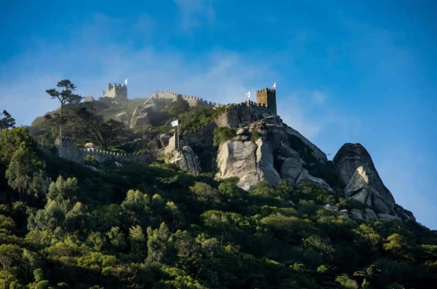 Small Group: Sintra, Pena Palace, Moorish Castle & Cascais - Discovering Secret Trails and Legends at Peninha