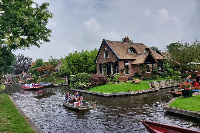 Small-Group Tour to Windmills & Giethoorn with boat tour - Comfortable Transport in a Mercedes Van