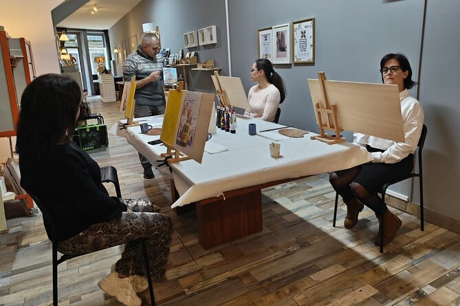 Small Painting Group with a Local Artist in Porto - Starting Point at Rua dos Caldeireiros 125