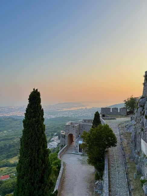 Split: Sunset at Klis Fortress with Sightseeing Bus - From the City to the Hilltop Fortress: The Scenic Drive