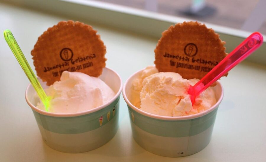 St Andrews and Falkland Palace Tour from Edinburgh - Departing from Edinburgh’s Royal Mile at Caffe Nero